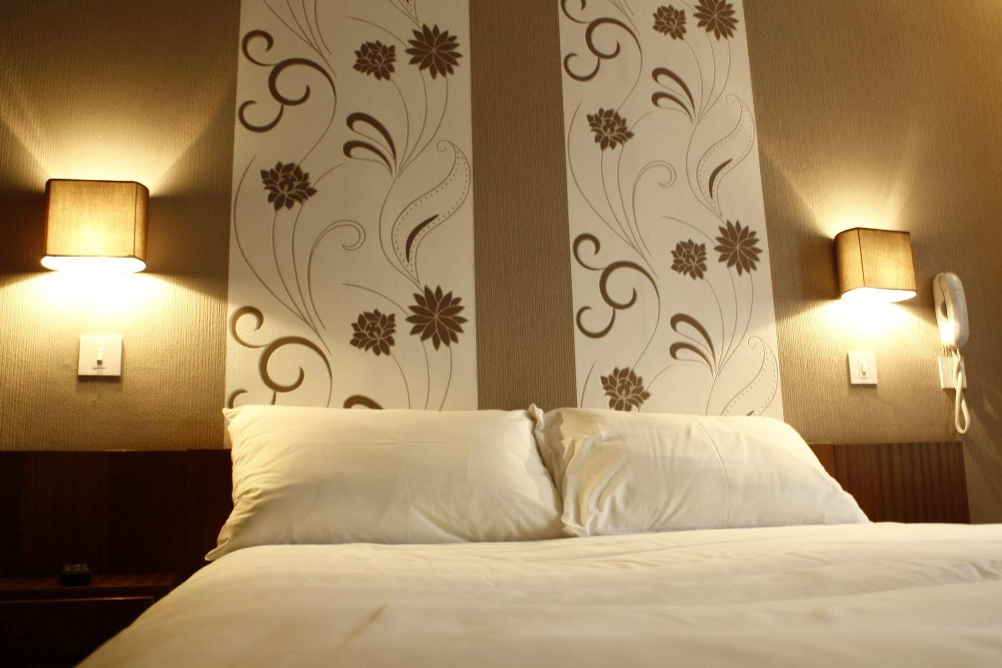 Hotel du Touring Saint-Céré Buitenkant foto
