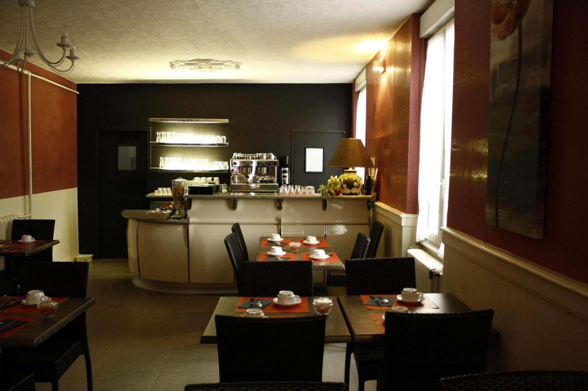 Hotel du Touring Saint-Céré Buitenkant foto